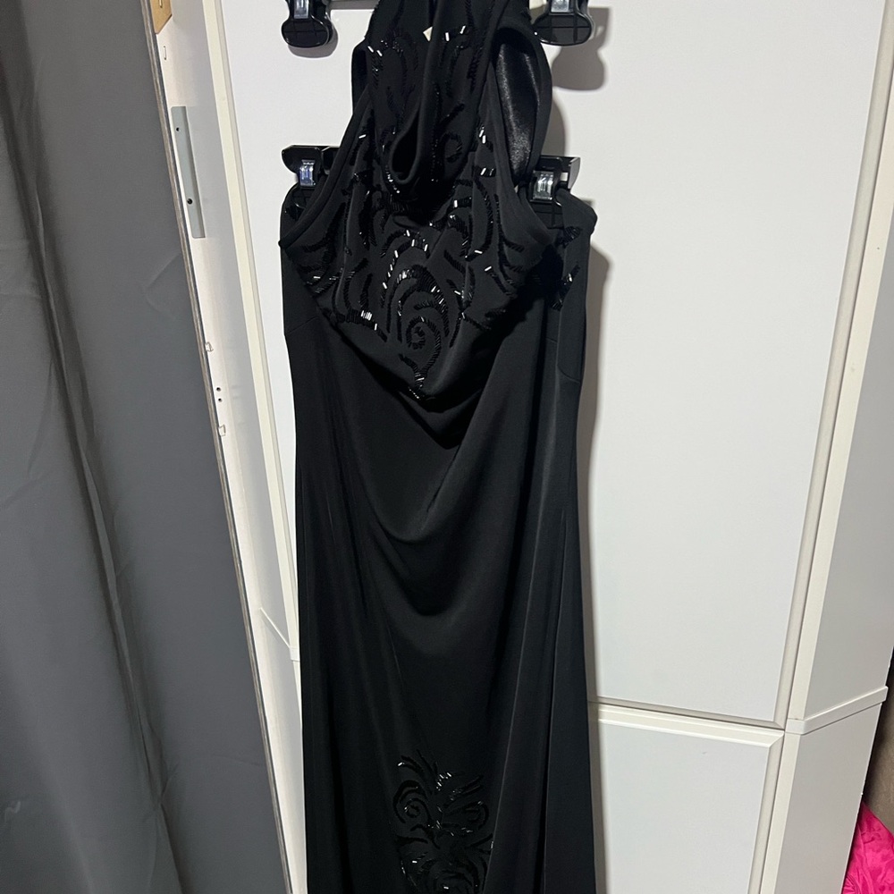 Elegant Black Sleeveless Gown